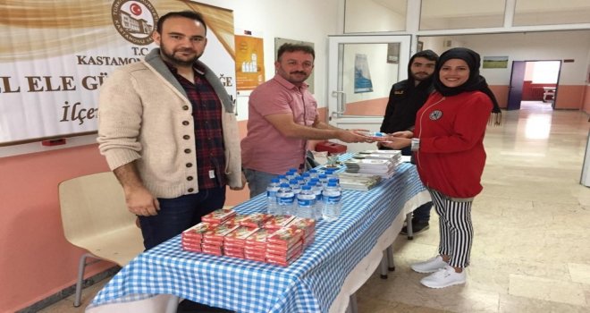 Polisten Üniversiteli Öğrencilere “El Ele Güvenliği Geleceğe” Bilgilendirmesi