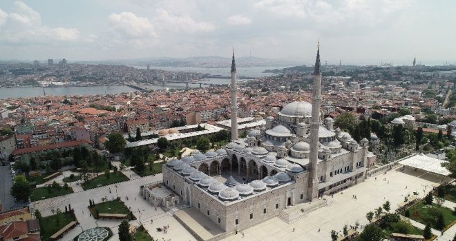 (Özel) Fatih Camii Tarihi Halılarına Kavuştu