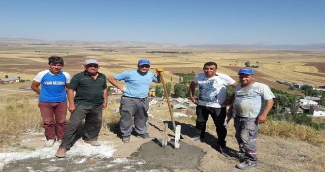 Evliya Tepesine Şehitler Anısına Türk Bayrağı Astılar