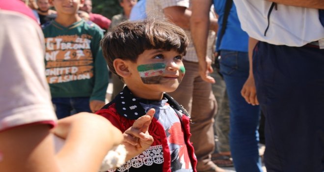 Suriyelilerden İdlib İçin Protesto