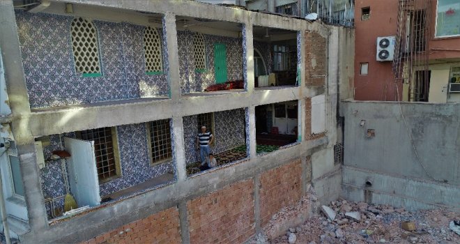 (Özel Haber)  Bahçelievlerde Bir Duvarı Olmayan Cami  Havadan Görüntülendi