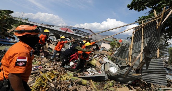 Endonezyada Ölü Sayısı Bin 234E Çıktı
