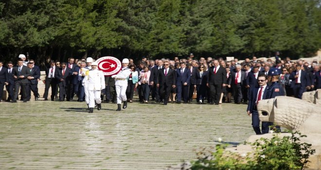 Bakan Çavuşoğlu, Büyükelçilerle Birlikte Anıtkabirde