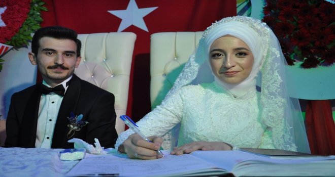 Başkan Şahiner Genç Çiftin Nikahını Kıydı