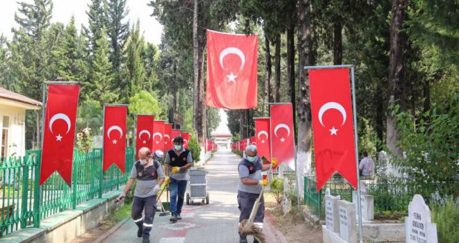 Büyükşehirden mezarlıklarda Kurban Bayramı temizliği