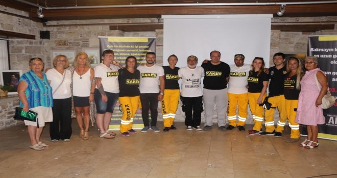 17 Ağustos Depreminde Hayatını Kaybedenler Kuşadasında Anıldı