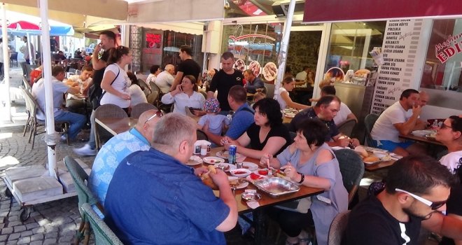 Bulgaristan Ve Yunanistan Vatandaşlarının Alışveriş Çılgınlığı