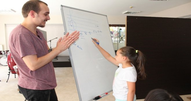 Müzik Okulu İlk Dersine Başladı