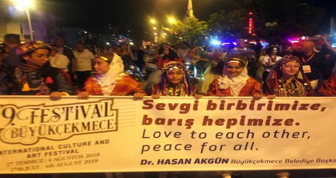 Büyükçekmecede Dev Festival Korteji