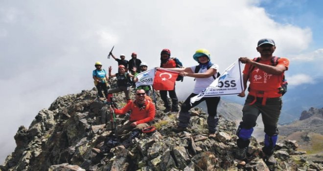 Adanalı Dağcılar Kaçkar Dağı Zirvesine Çıktı