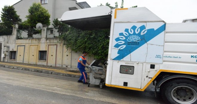 Nilüferde Çöp Konteynırları Temizleniyor