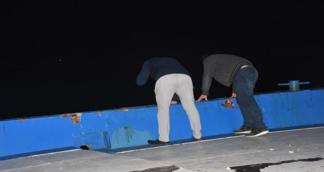 İzmirde Otomobil Denize Düştü: 1 Yaralı