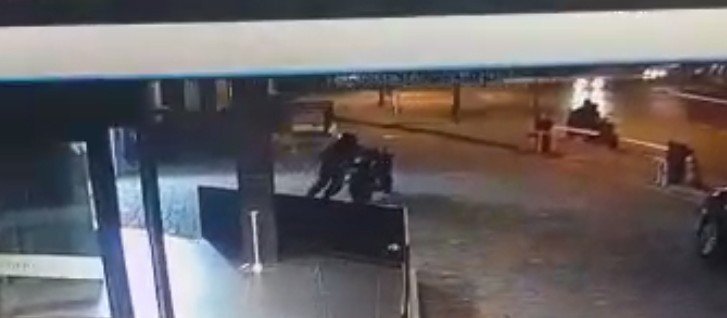 (Özel) İstanbulun Göbeğinde Motosiklet Hırsızlığı Kamerada