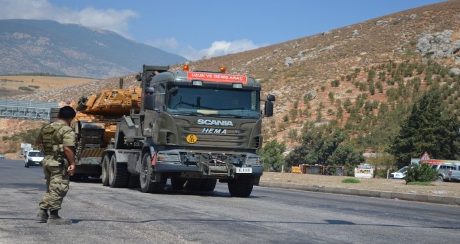 Suriye Sınırına Askeri Sevkiyat Sürüyor