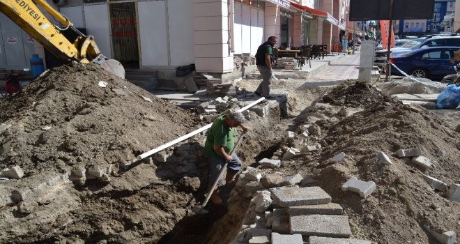 Şuhutta İçme Suyu Hattı Çalışmaları Devam Ediyor