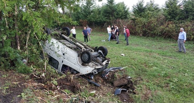 Direksiyon Başında Eşiyle Tartışırken Kaza Yaptı: 5 Yaralı