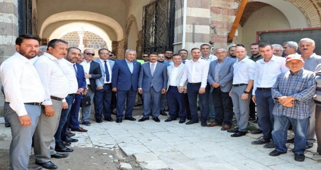 Arınç, Kapatılan Fetönün Öğrenci Yurdundaki Yenileme Çalışmalarını İnceledi