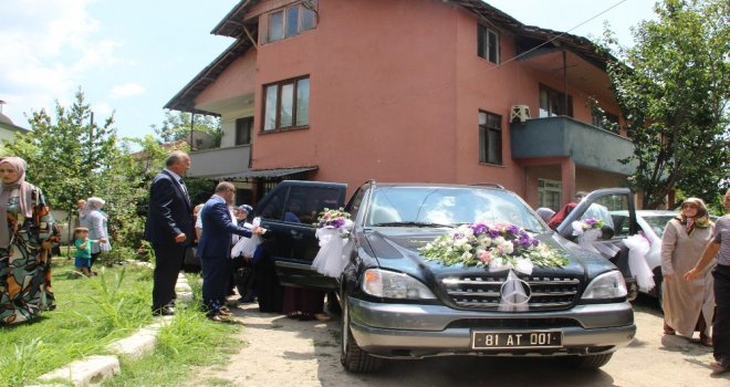 Başkan Ay, Düğün Yapan Gençlerin Hayallerini Gerçekleştirdi