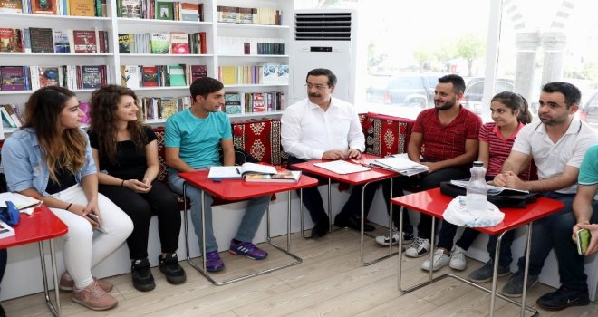 Millet Kıraathanesi Yoğun İlgi Görüyor
