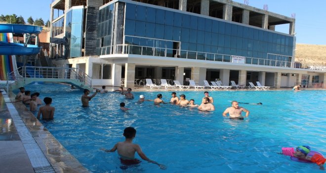 Çocukların Havuz Keyfi