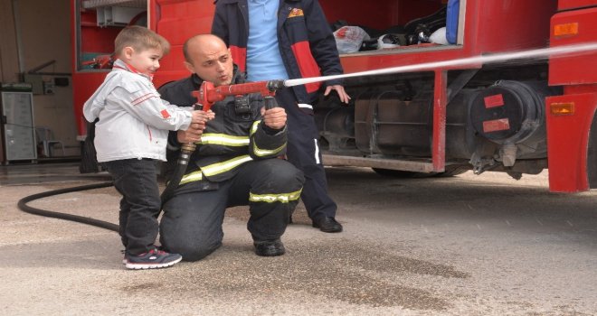 Minik Öğrenciler İtfaiye Hakkında Merak Ettikleri Tüm Sorulara Yanıt Buldular