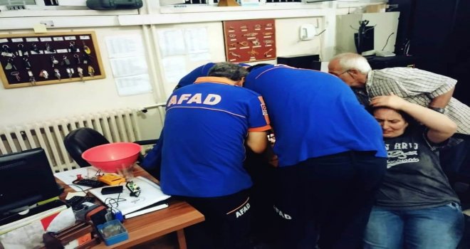 Dakikalarca Acı İçinde Kıvrandı