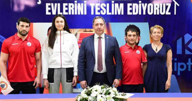 İSTANBUL BBSK, DÜNYA ŞAMPİYONLARINA EVLERİNİ TESLİM ETTİ