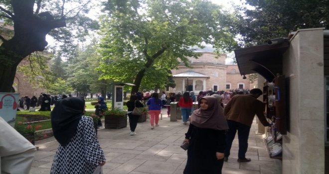 Müze Ve Türbelerde Bayram Bereketi
