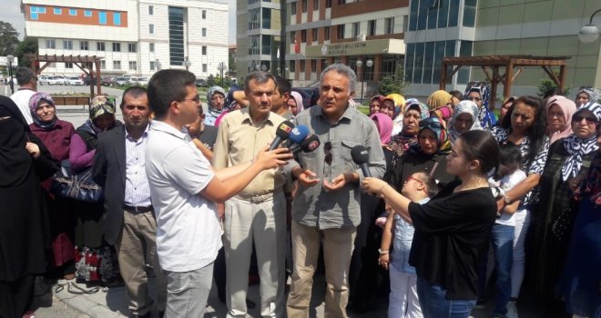 Tüm-İş Konfederasyonu İşten Çıkartılan Servis Elemanları İçin Basın Açıklaması Yaptı