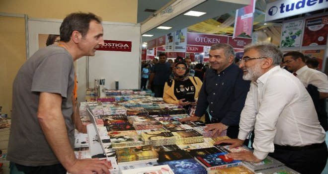 Kitap Fuarına İki Günde 150 Bin Ziyaretçi