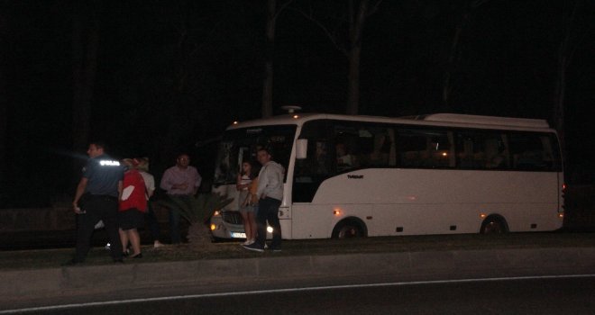 Antalyada Zincirleme Kaza: 1 Turist Yaralı