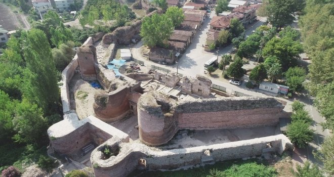 İznikteki 2 Bin Yıllık Tarihi İstanbul Kapının Altında İpek Yolu Bulundu