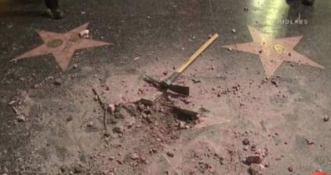 Trumpın Hollywood Bulvarındaki Yıldızı Tahrip Edildi