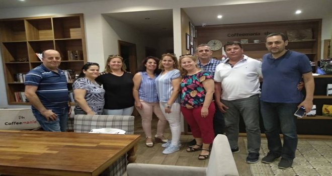 32 Yıl Sonra Aynı Sırala Oturup Hasret Giderdiler