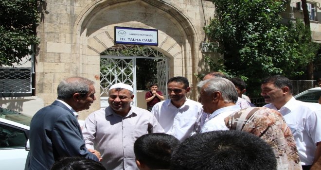 Haliliye Belediyesi Caminin Halılarını Yeniledi