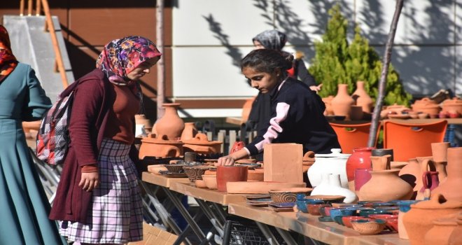 Kadınların Çamurdan Ürettikleri Ürünler Görücüye Çıktı