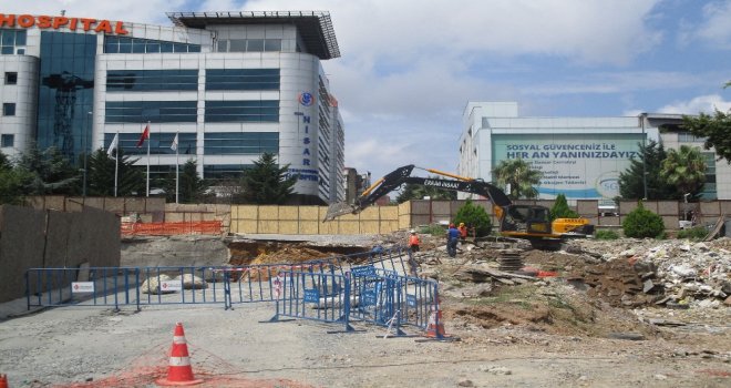 Ümraniyede İstinat Duvarının Çöktüğü Alanda Çalışmalar Sürüyor