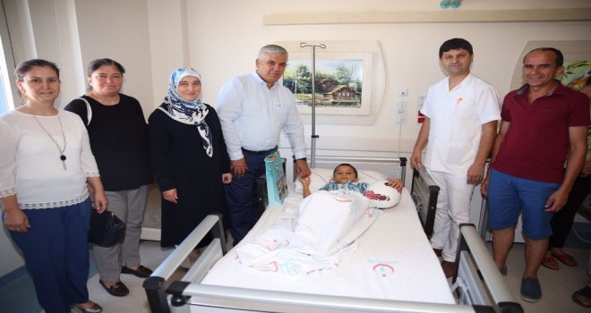 Sünnet Çocuklarına Başkan Çalıktan Ziyaret