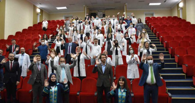 Makedonya Maarif Okulları'nda mezuniyet töreni online yapıldı
