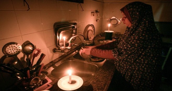 İranda Canlı Yayında Elektrik Kesildi