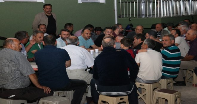 Başkan Özaltun, Akşam Mahalle Sakinleriyle Sabah Esnafla Bir Araya Geldi