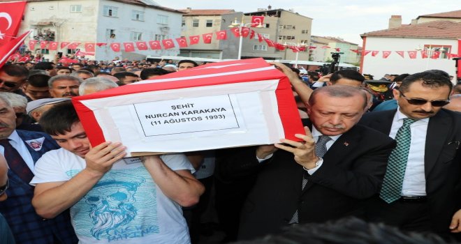 Şehit Anne Ve Oğluna Gözü Yaşlı Veda