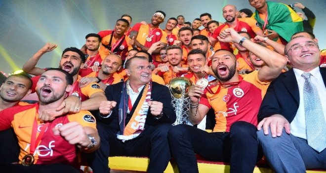Son Şampiyon Galatasaray Sahaya İniyor
