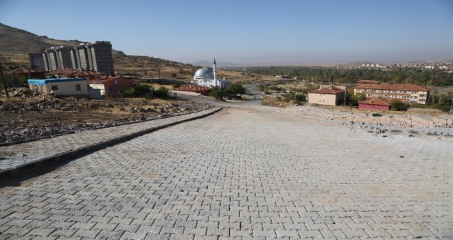 Bahçebaşı Mahallesinde Parke Ve Yaya Yolu Çalışması Sürüyor