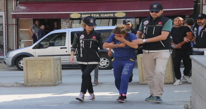 Uyuşturucu Satıcısının Üzerinde 52 Bin Liralık Bonzai Ele Geçirildi