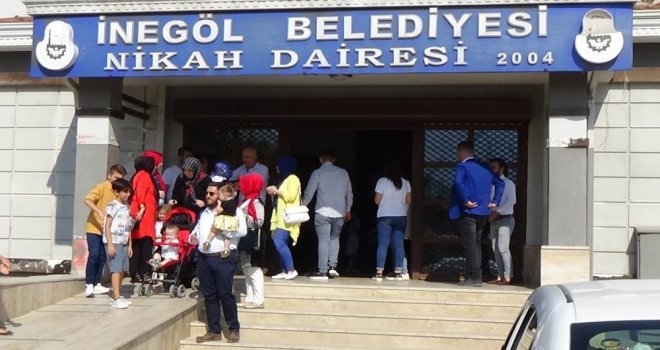 Damat Ve Sağdıcına Nikah Memuru Şınav Çektirdi