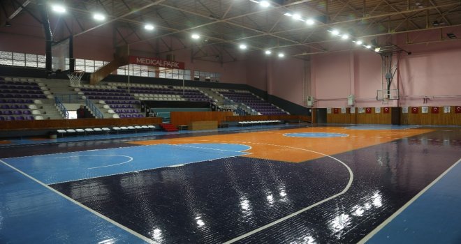 Yarım Asırlık Spor Salonu Yenilendi