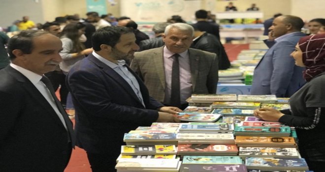 Başkan Gür, Hakkari 1. Kitap Fuarını Ziyaret Etti