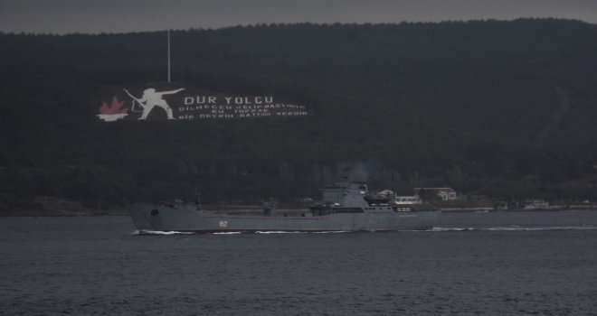 Rus Savaş Gemisi Çanakkale Boğazından Geçti