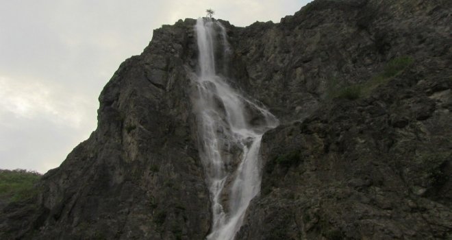 Artvinin Murgul İlçesinde Biri Yapay Biri Doğal İki Şelale Büyük İlgi Görüyor